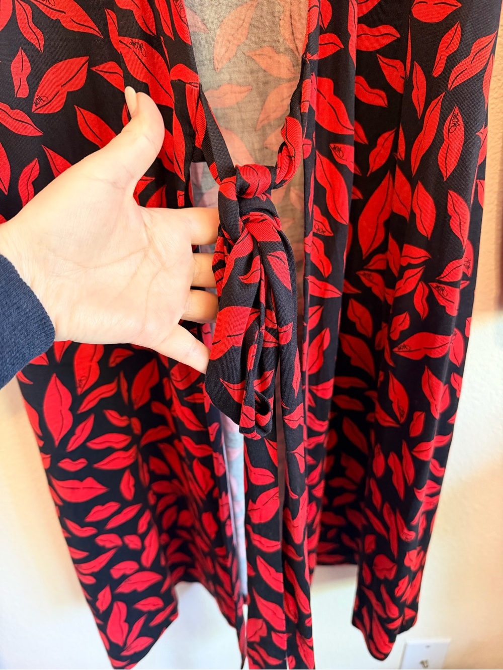 Diane von Furstenberg Lips Wrap Dress 100%Silk jersey, size 6 - Picture 11 of 14